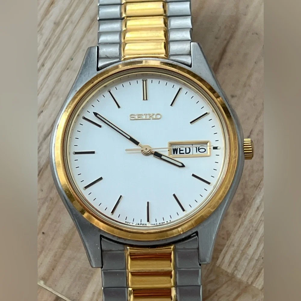 Seiko Men’s Watch Silver Dial Day Date Windows Two-Tone Stretch Bracelet